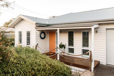 Romantic Retreat In Mornington Peninsula Heartland - Holiday Adelaide 1