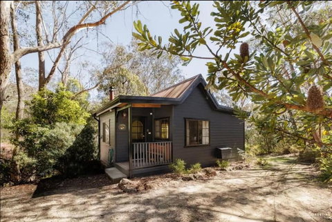 Romantic Tricklebeck Spa Cottage - Holiday Adelaide 0