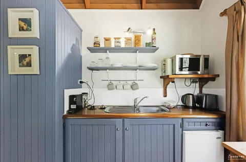 Romantic Tricklebeck Spa Cottage - Holiday Adelaide 2