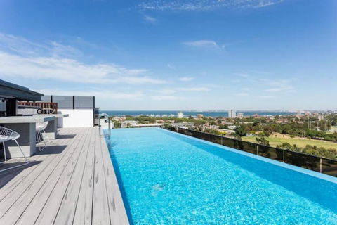 Rooftop Infinity Pool - St Kilda Luxury - Holiday Adelaide 0