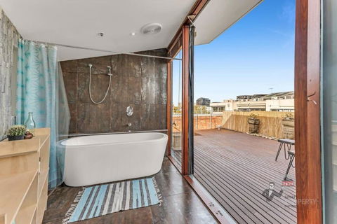 Rooftop Warehouse In Fitzroy - Holiday Adelaide 1