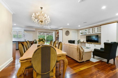 Roselawn Manor - 5 Bedroom Entertainer - Holiday Adelaide 3