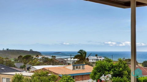 Rosies Retreat - 300m To The Sandy Shores Of Caves Beach - Holiday Adelaide 1