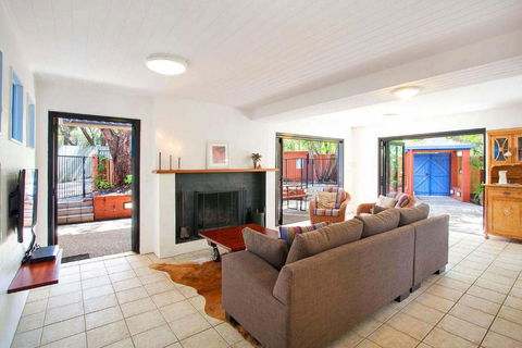 Ross Cres Spacious Private Beach House - Holiday Adelaide 1