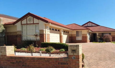 Roxy - A Spacious Cosy Getaway - Near Mel Airport - Holiday Adelaide 2