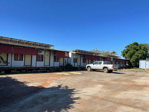 Royal Mail Hotel - Meekatharra - Holiday Adelaide 1