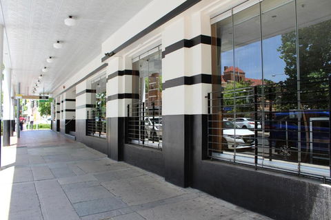 Royal Hotel Orange - Holiday Adelaide 1