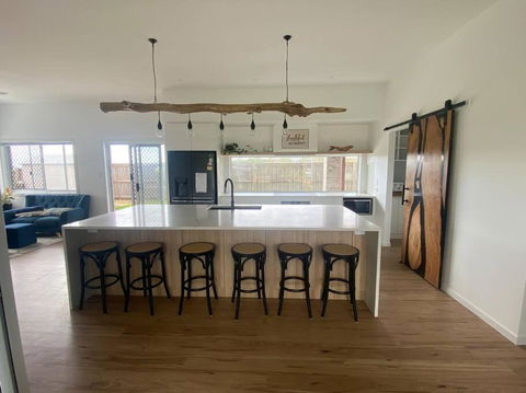 Rules Beach House QLD 4674- Opt 2 - 3BDR Unit, 2BR - Holiday Adelaide 0