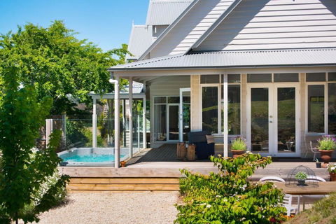 Sades - Holiday Adelaide 0