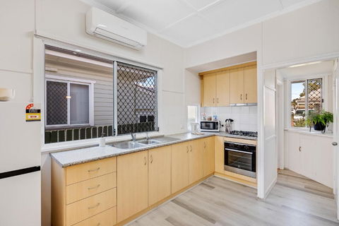 Sage Cottage! CBD Perfection! - Holiday Adelaide 1