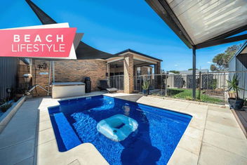 Sailors\' Retreat 3BR Pool Beach Study with Holiday Adelaide