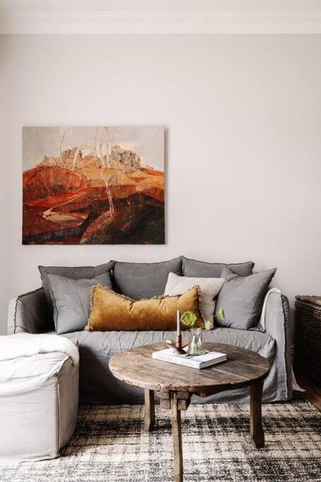 Sailors Whisk, Luxurious Restored Antique Cottage - Holiday Adelaide 3