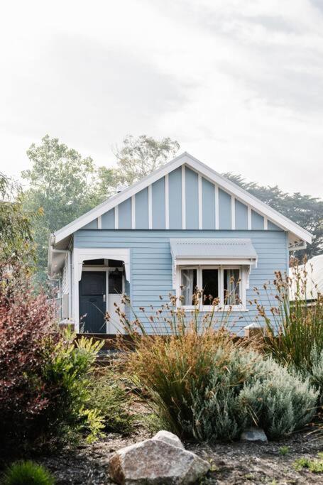 Sailors Whisk, Luxurious Restored Antique Cottage - Holiday Adelaide 0