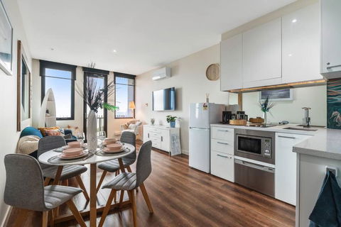 Sails By The Bay - Ocean Views - Wi-Fi - Netflix - Holiday Adelaide 1