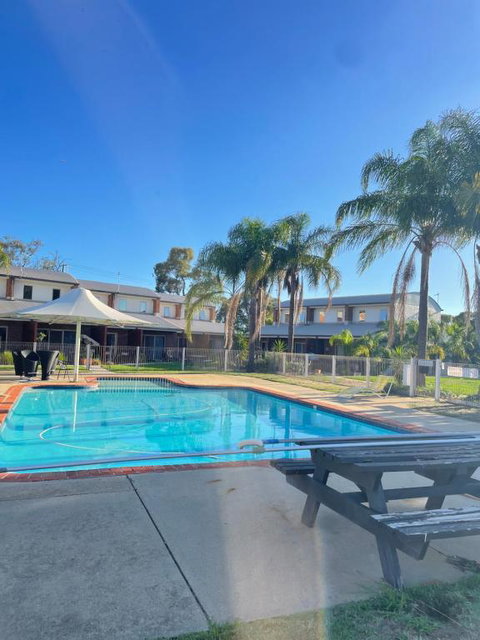 Sailz Villas - Holiday Adelaide 1