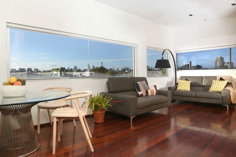 Saint George - The Townhouse - Holiday Adelaide 2