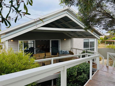 Salt Life - Pet Friendly Outside WIFI - Holiday Adelaide 0