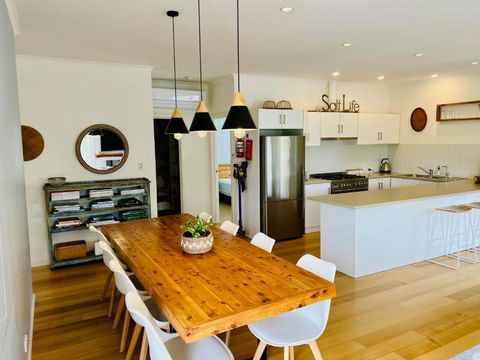 Salt Life - Pet Friendly Outside WIFI - Holiday Adelaide 2