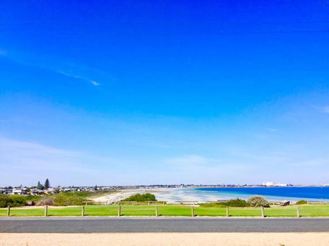 SALT @ North Beach WALLAROO (absolute Beachfront) - Holiday Adelaide 0