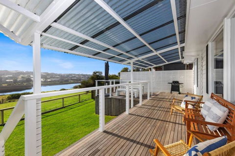 SALTWATER HOUSE - Opposite The Beach And Views Over The Lake! - Holiday Adelaide 1