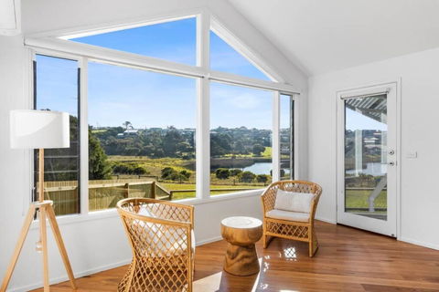 SALTWATER HOUSE - Opposite The Beach And Views Over The Lake! - Holiday Adelaide 2