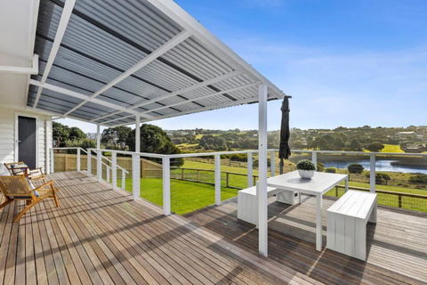 SALTWATER HOUSE - Opposite The Beach And Views Over The Lake! - Holiday Adelaide 3