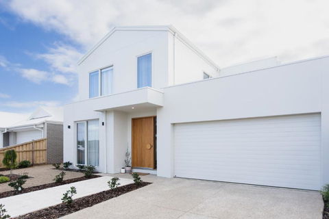 Saltwater Lux, 4 Bdrm, 3 Bath, Golf, Weddings, Beaches, Adventure Park - Holiday Adelaide 0