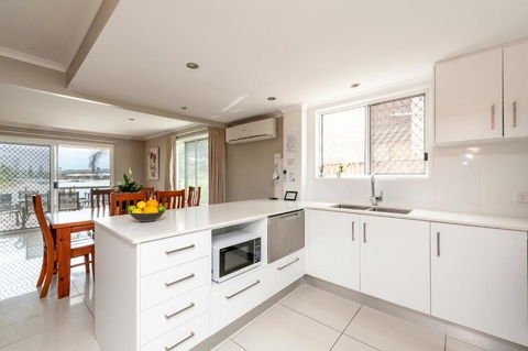 Saltwater Villas - Pet Friendly Accommodation - Holiday Adelaide 3
