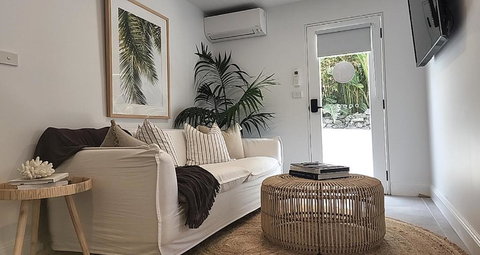 SALTY PALMS -Seaside Studio Apartment - Holiday Adelaide 3
