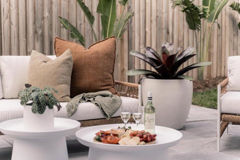 SALTY PALMS On HENLEY -THREE - Holiday Adelaide 1