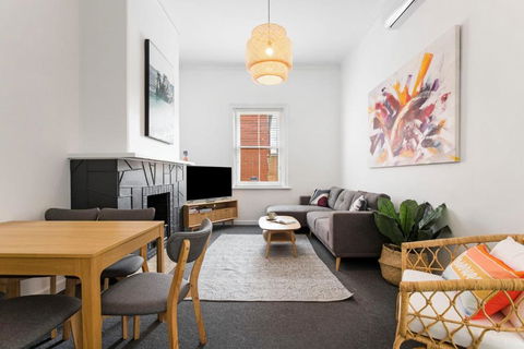 Salty Pines - 3BR House Glenelg South - Holiday Adelaide 0