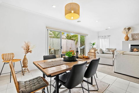 Salty Sage Beach House - Holiday Adelaide 2