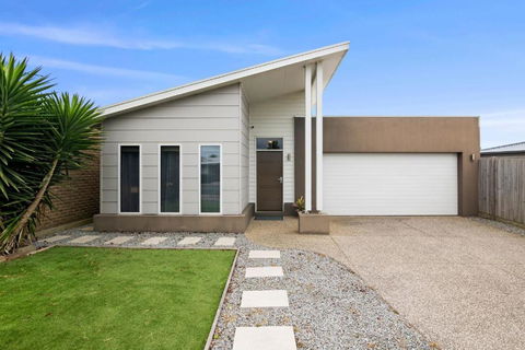 Salty Sage Beach House - Holiday Adelaide 3