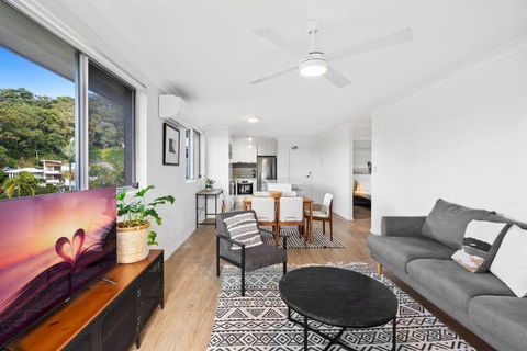 Salty Sea Breeze Apartment 500m To Waters Edge - Holiday Adelaide 0