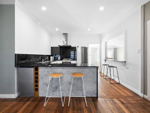 Salty Sea Cottage - Holiday Adelaide 0