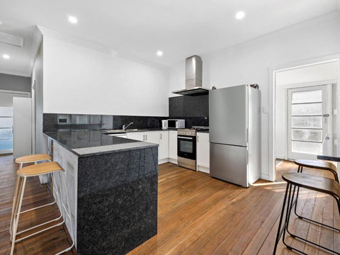 Salty Sea Cottage - Holiday Adelaide 1