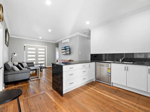 Salty Sea Cottage - Holiday Adelaide 3