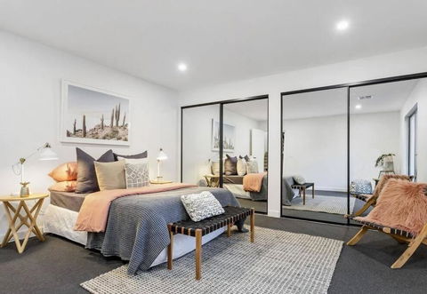 Sanary A Modern Beach Home In Martha Cove - Holiday Adelaide 1