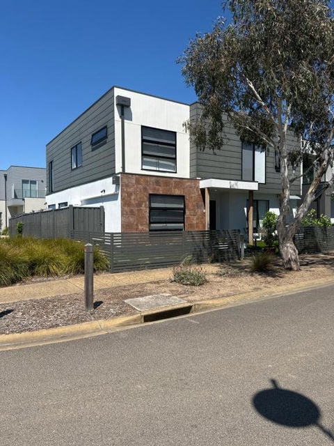 Sanary A Modern Beach Home In Martha Cove - Holiday Adelaide 0