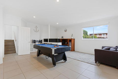 Sanctuary Lodge By Ready Set Stay - BYO LINEN & TOWELS - Holiday Adelaide 1