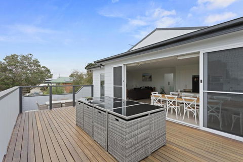 Sanctuary Lodge By Ready Set Stay - BYO LINEN & TOWELS - Holiday Adelaide 0