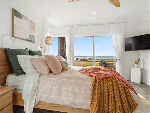 Sanctuary On Point - Holiday Adelaide 1