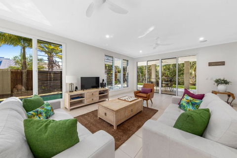 Sand And Sea Beach House - Holiday Adelaide 2