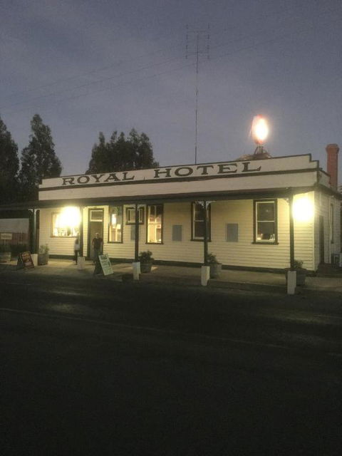 Royal Hotel Snake Valley - Holiday Adelaide 3
