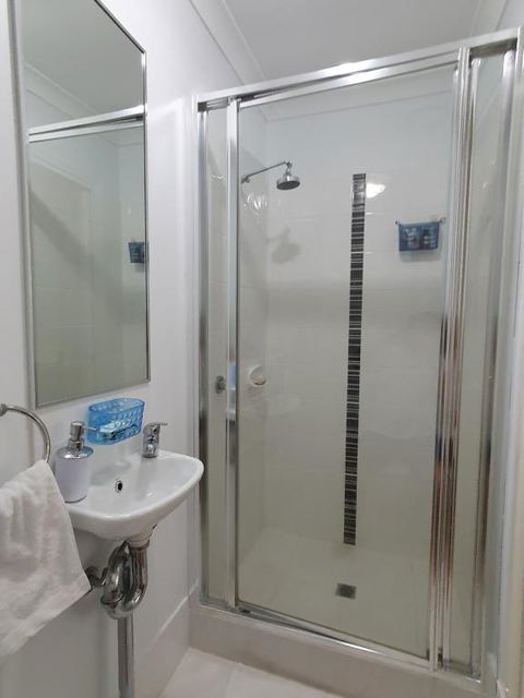 Sandalwood Guest Room - Holiday Adelaide 3