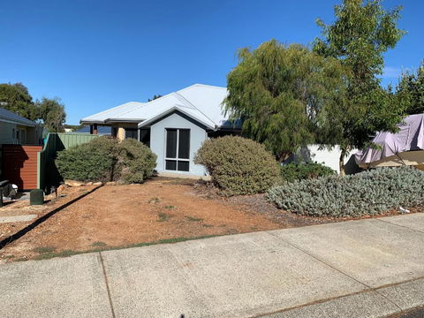 Sandalwood Guest Room - Holiday Adelaide 0