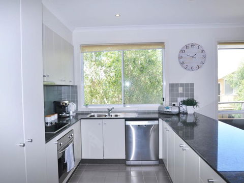 Sandpiper 3 - Close To Town And Beach - Holiday Adelaide 3