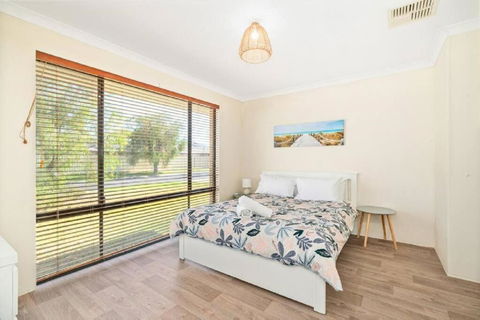 Sandpiper House - Family & Pet Friendly - Holiday Adelaide 3