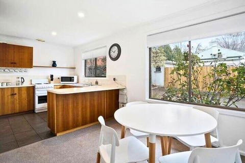 Sandy Bay Cozy Cottage Close To CBD - Holiday Adelaide 1
