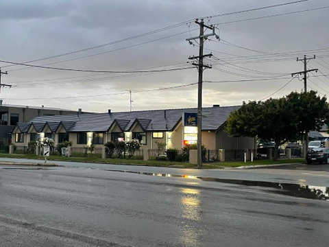SHEPPARTON MOTOR INN Tudor House Motel - Holiday Adelaide 1